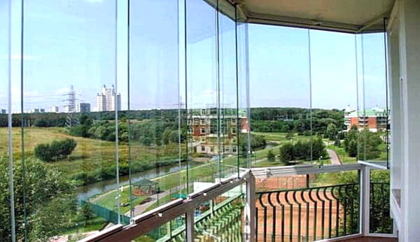Балкон с панорамным остеклением — жителям вы