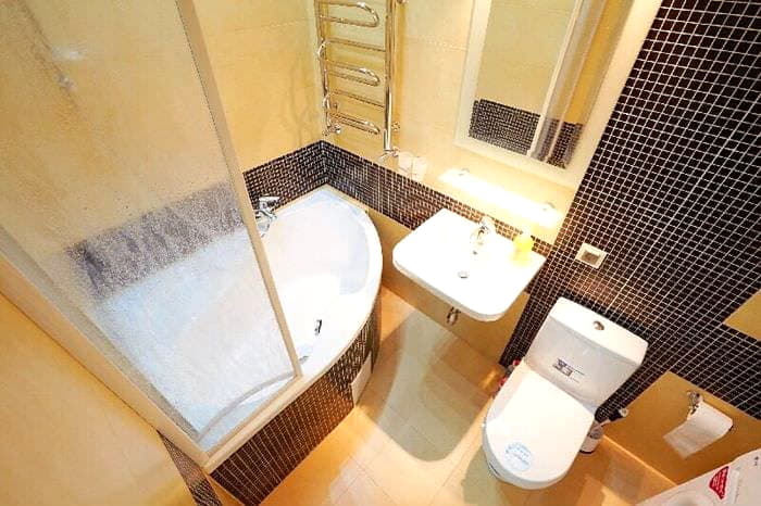 Дизайн маленькой ванной комнаты совмещенной с туал